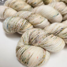 Load image into Gallery viewer, Bouquet Plush Fingering