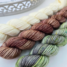 Load image into Gallery viewer, Gnome MKAL Beary Cosy - Teddy Bear's Picnic