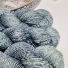 Load image into Gallery viewer, Shiver Lustre