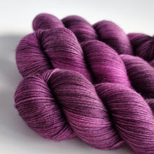 Load image into Gallery viewer, Vibrance Plush Fingering