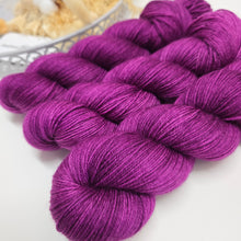 Load image into Gallery viewer, Everbloom Plush Fingering