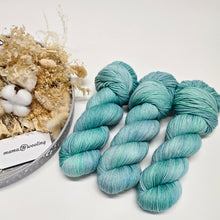 Load image into Gallery viewer, Mermaid's Kiss Plush Fingering