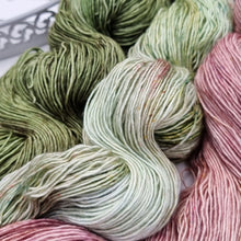 Load image into Gallery viewer, Trimming The Tree Fade Lustre