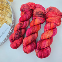 Load image into Gallery viewer, Leaf Jumping Plush Fingering
