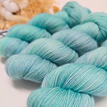 Load image into Gallery viewer, Mermaid&#39;s Kiss Plush Fingering
